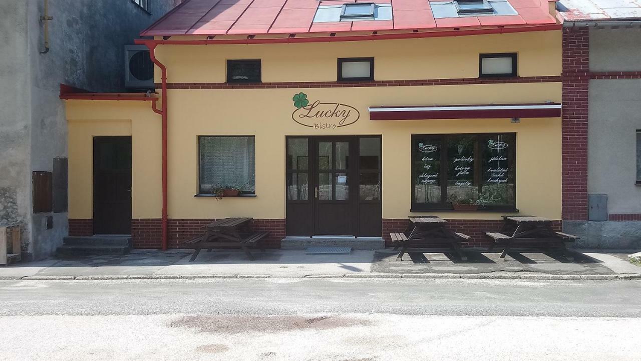 Lucky Apartman Bed & Breakfast Svoboda nad Upou Exterior photo